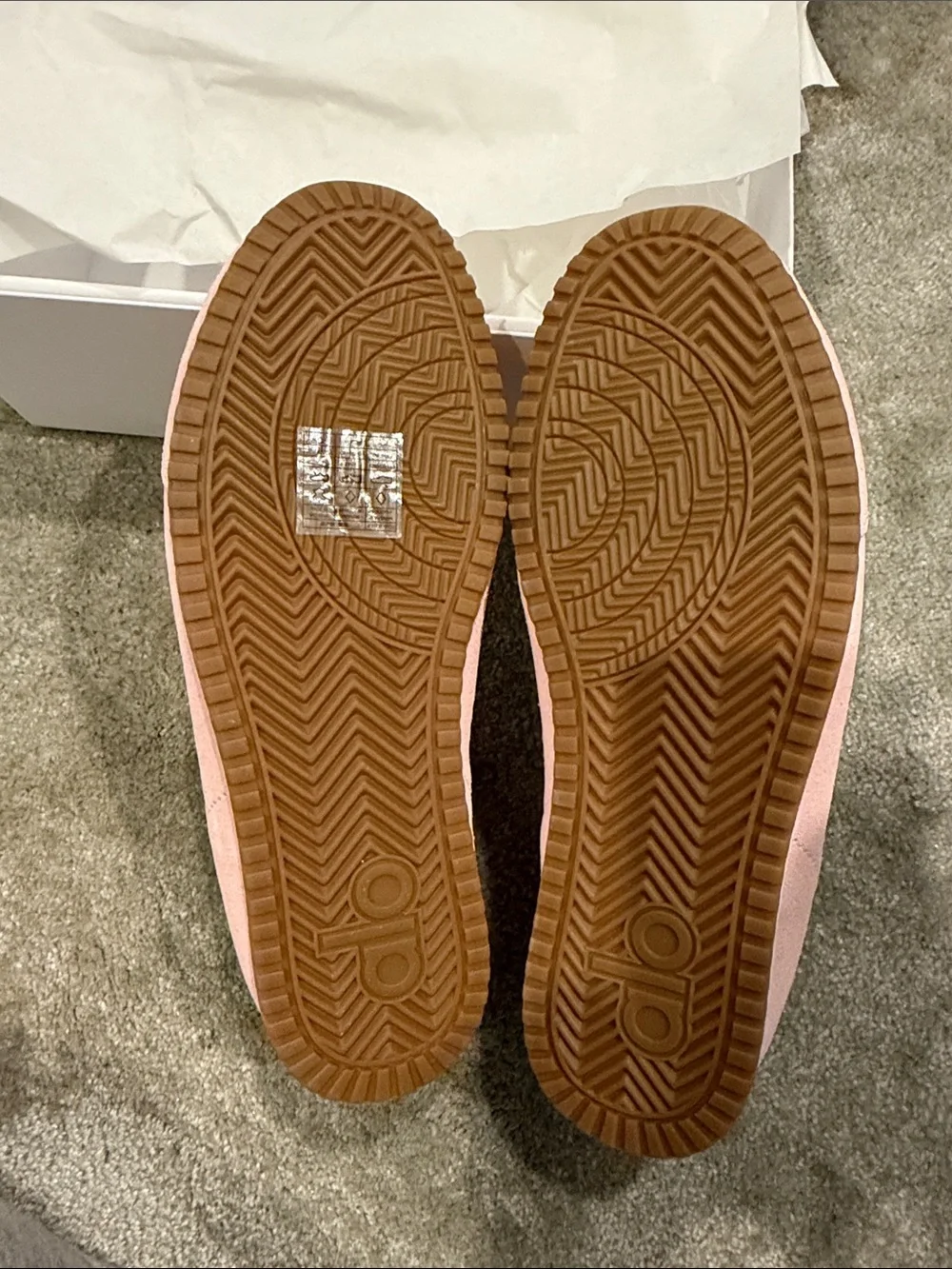 Brand New in Box: ALO Yoga Women's Pink Marshmallow Suede Low-Top Sneakers | 7.5